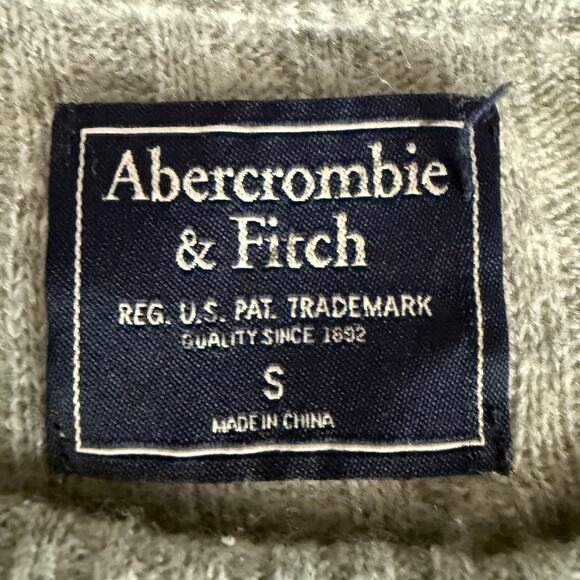 Abercrombie and Fitch Gray Long Sleeve Oversized Sweater Size Small - Picture 8 of 9